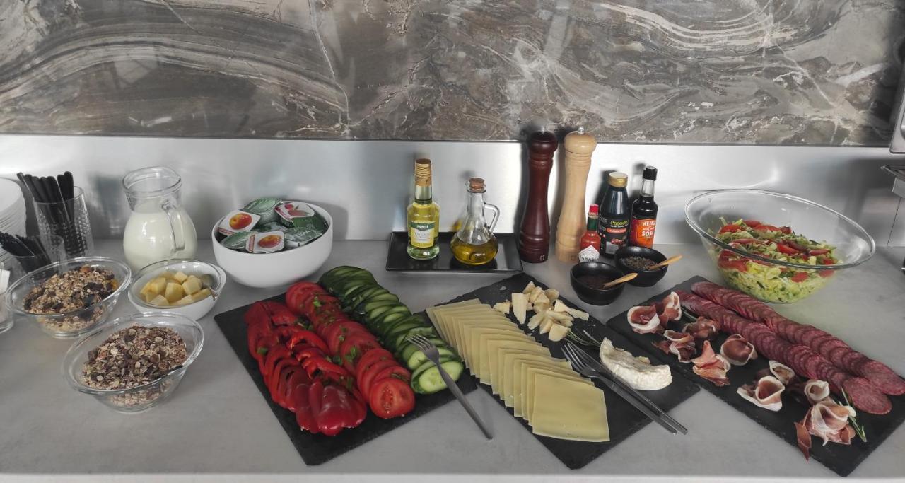 Macropolis Apartments Мисколк Екстериор снимка