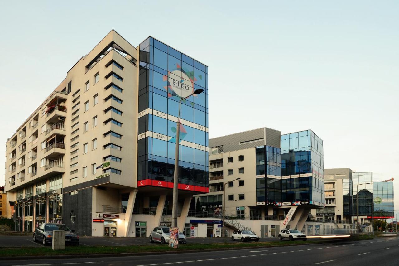 Macropolis Apartments Мисколк Екстериор снимка