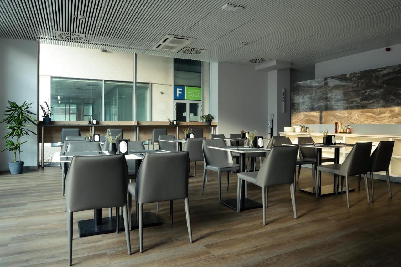 Macropolis Apartments Мисколк Екстериор снимка
