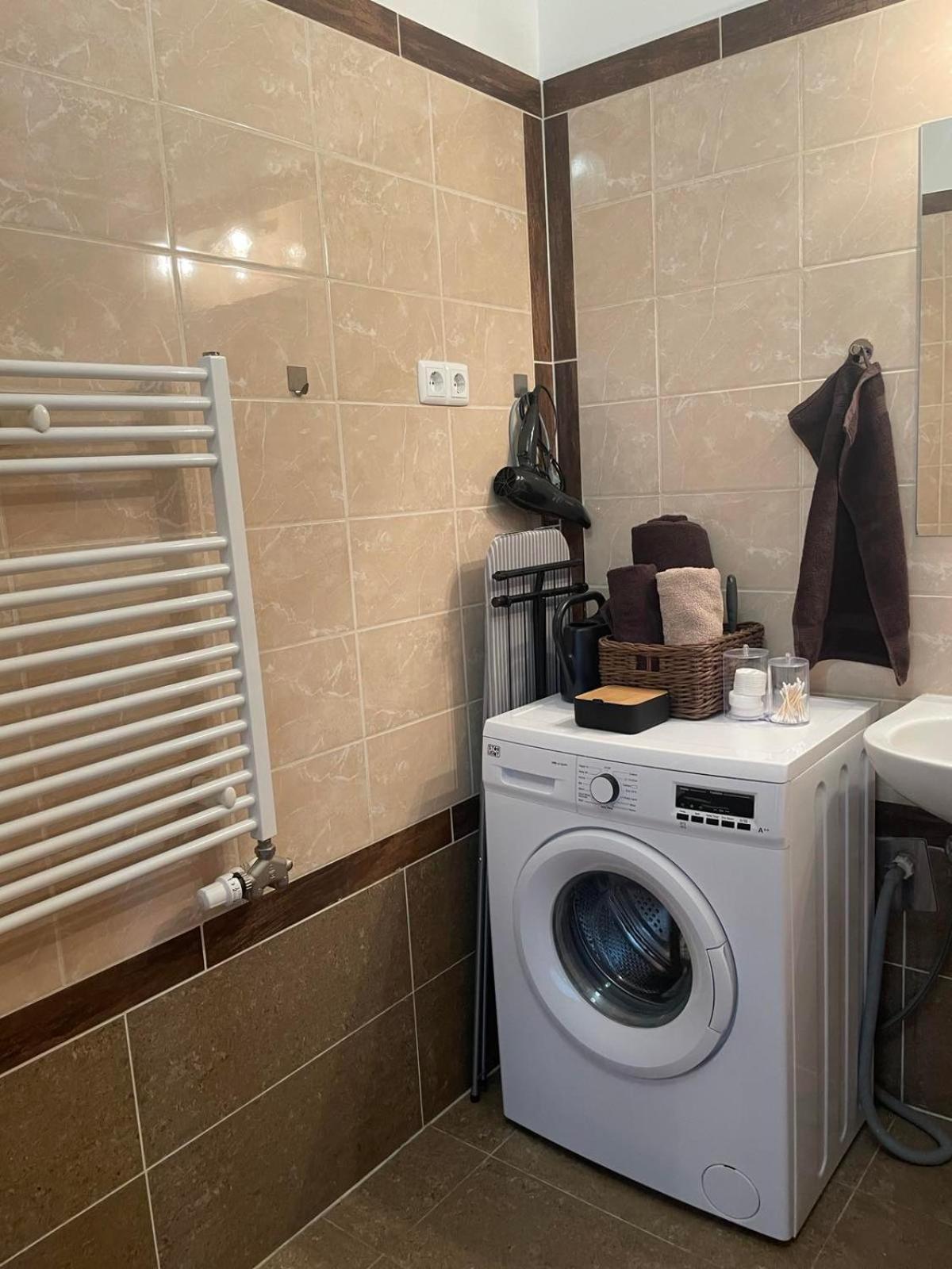 Macropolis Apartments Мисколк Стая снимка